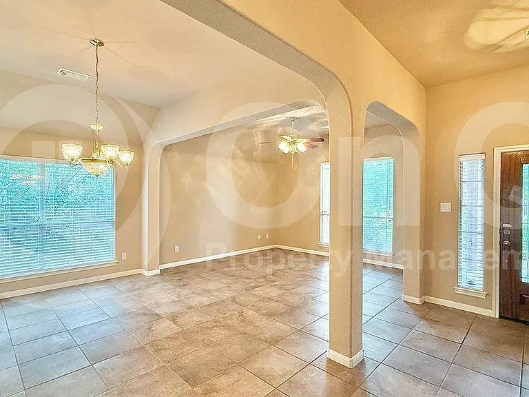 1621 Liberty Oaks Blvd — Photo 27