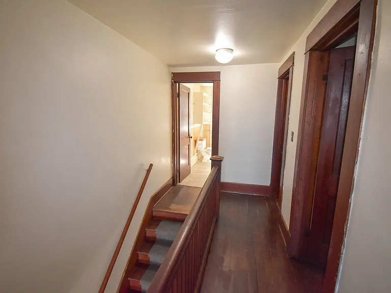 203-205 S Summit St — Photo 9