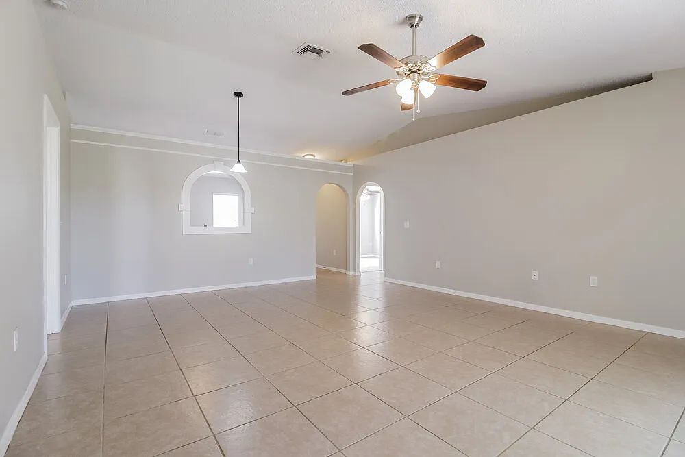 3 bed, 2.0 bath, 1268 sqft, $2,170 — Photo 4