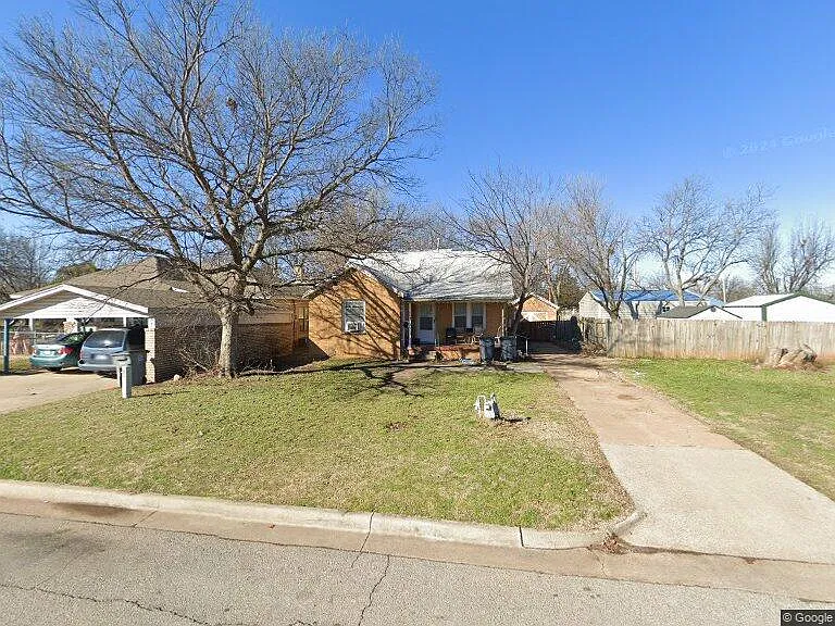 4 bed, 1435 sqft, $1,000 — Photo 1