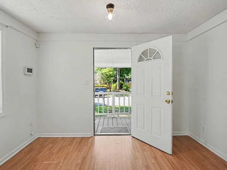 24 N Parkwood Dr — Photo 8