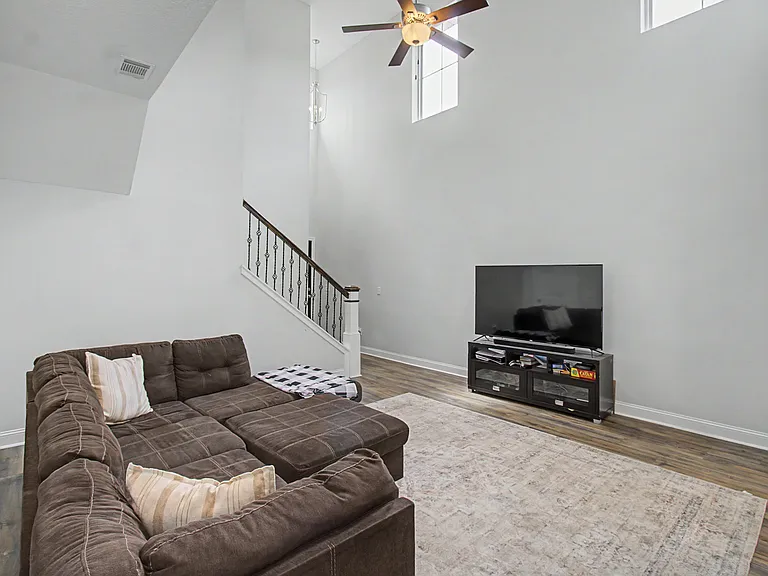 785 Fairview Cir — Photo 5