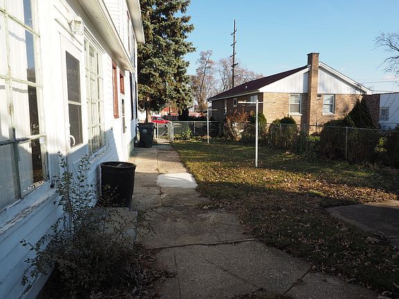 5th image of 320 Eastern Ave