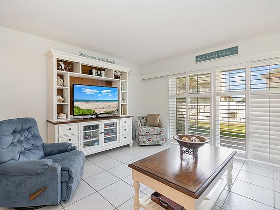 Living Room with pool view