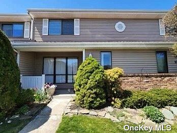 1st image of 30 W Pond Ct #30