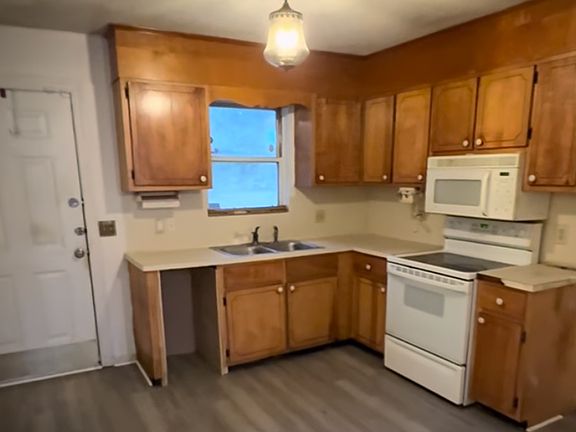 5th image of 1705 Pershing St