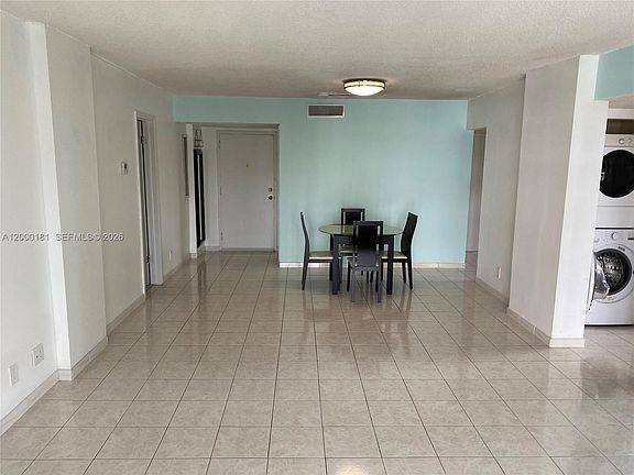 3rd image of 1900 Diana Dr APT 3D