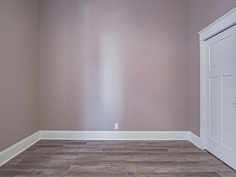 151 E Eagle St — Photo 27