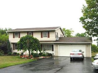 4889 Sunset Dr, Lockport, NY 14094