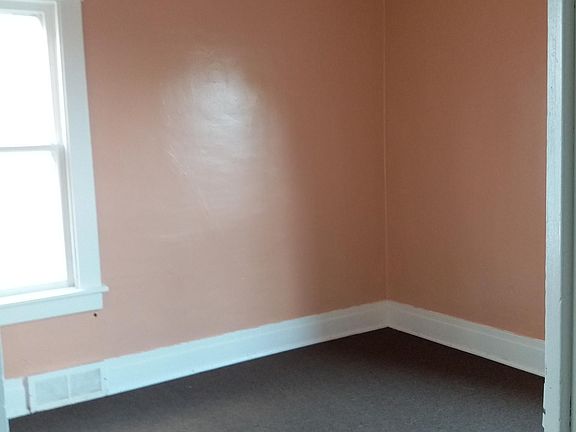 4th image of 228 Rodney Ave #1