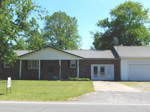 807 E Cedar St, Bertrand, MO 63823