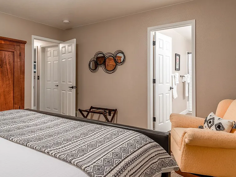 220 Acacia Dr — Photo 12