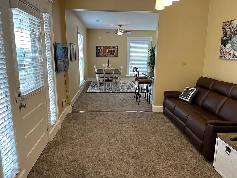 105 S McLemore Ave #1 — Photo 8