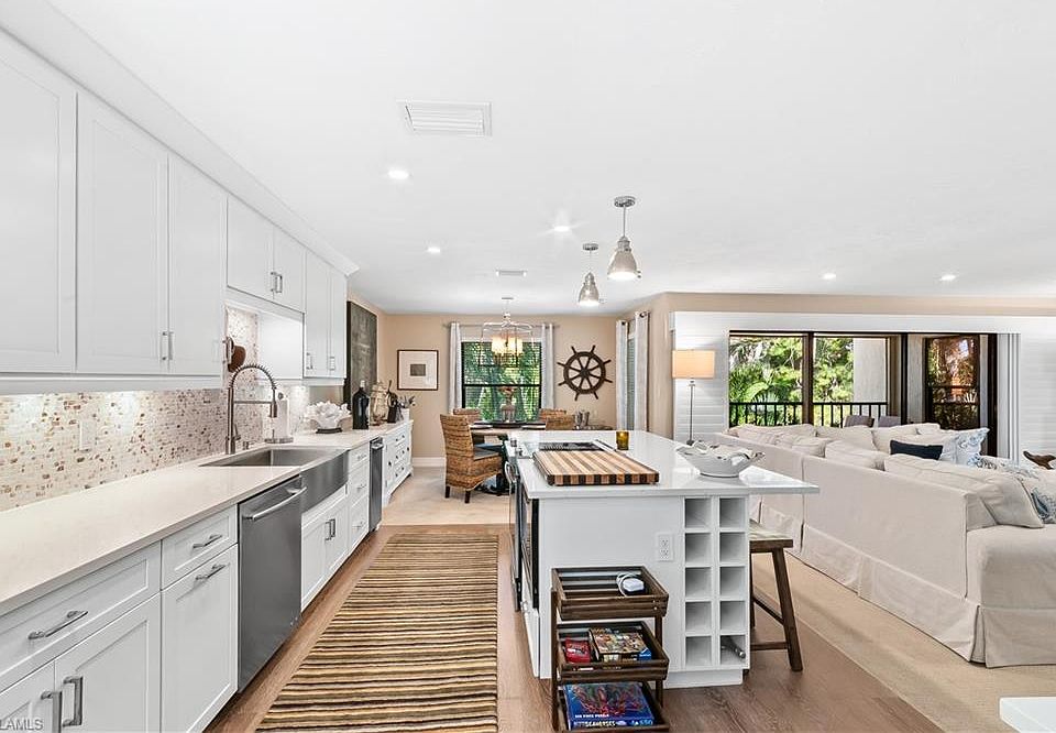 1st image of 812 10th Ave S #812