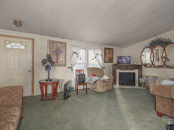 2nd image of 1445 Claude Rd