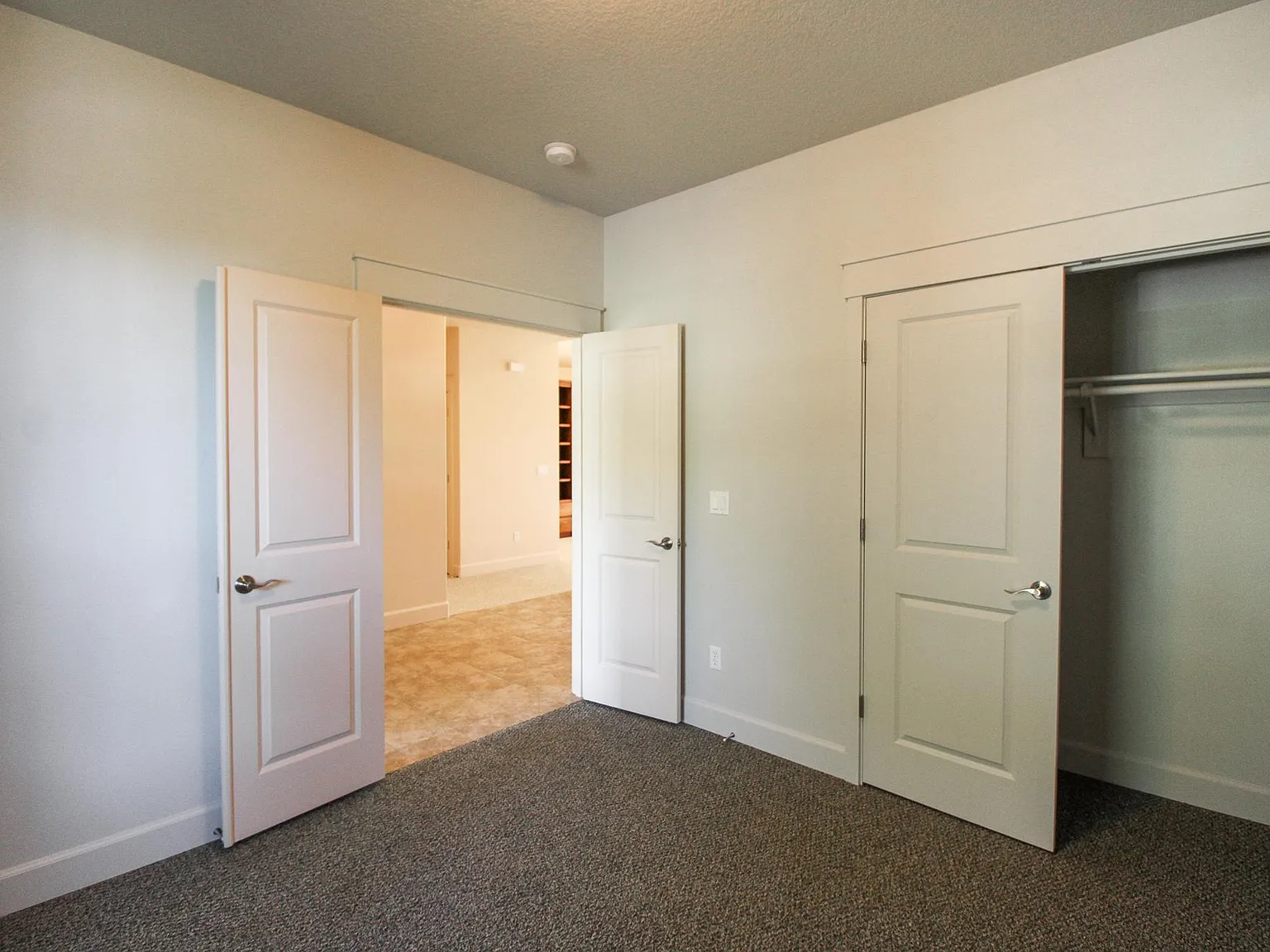 3 bed, 2023 sqft, $2,825 — Photo 3