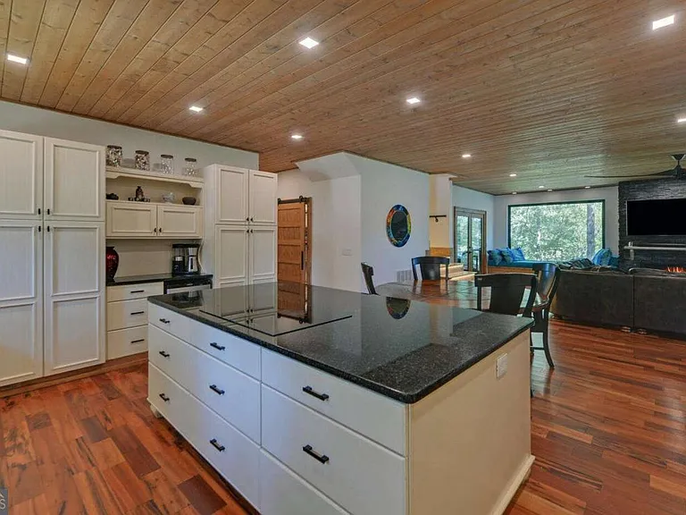675 Freedom Heights Dr — Photo 10
