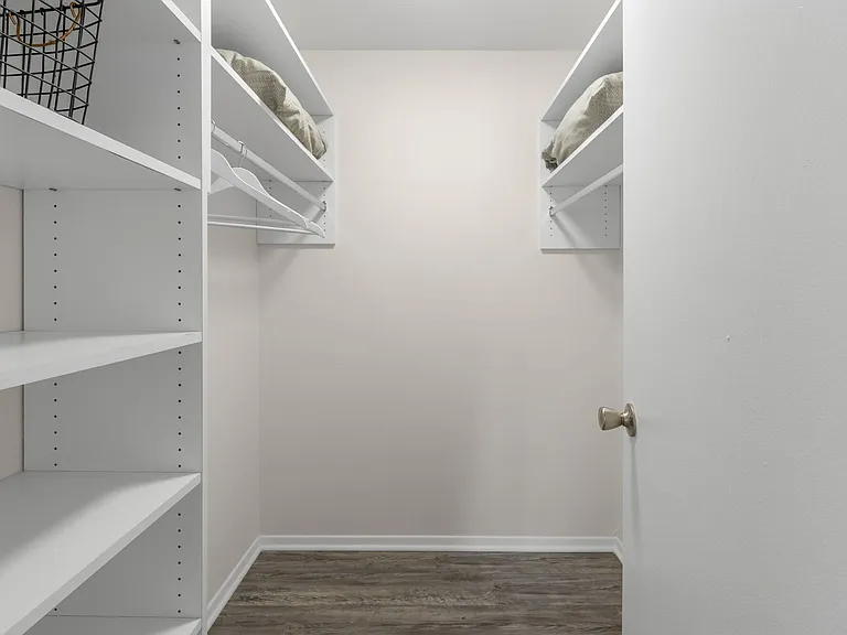 THE VANTAGE APARTMENTS — Photo 13