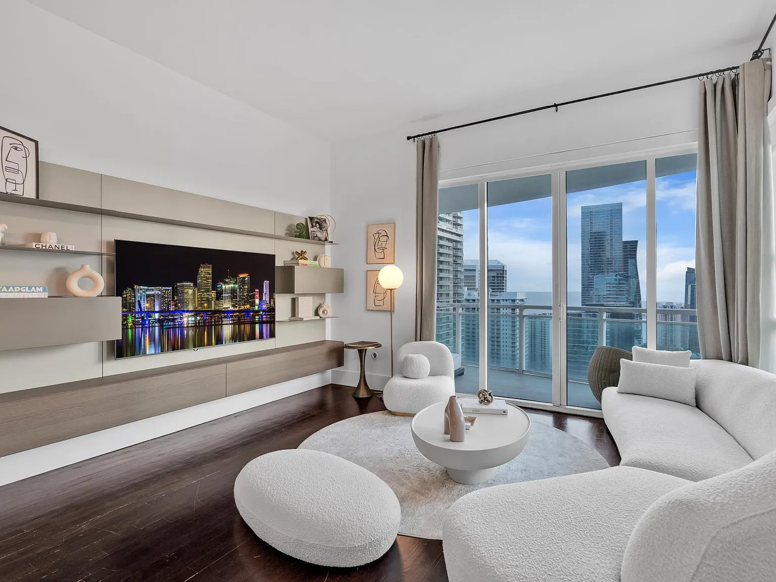 2 bed, 1395 sqft, $5,900 — Photo 4