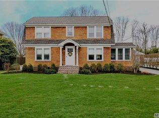 321 Riverside Dr, Riverhead, NY 11901