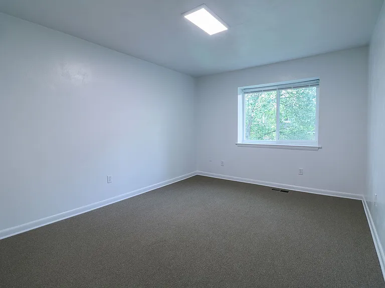 1731 Donlee Dr — Photo 14