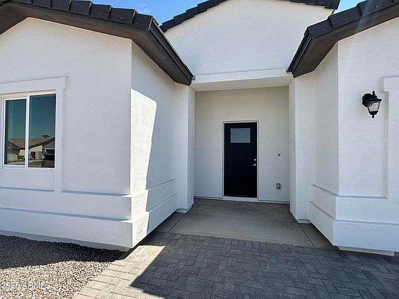 3rd image of 10200 W CATALINA Drive