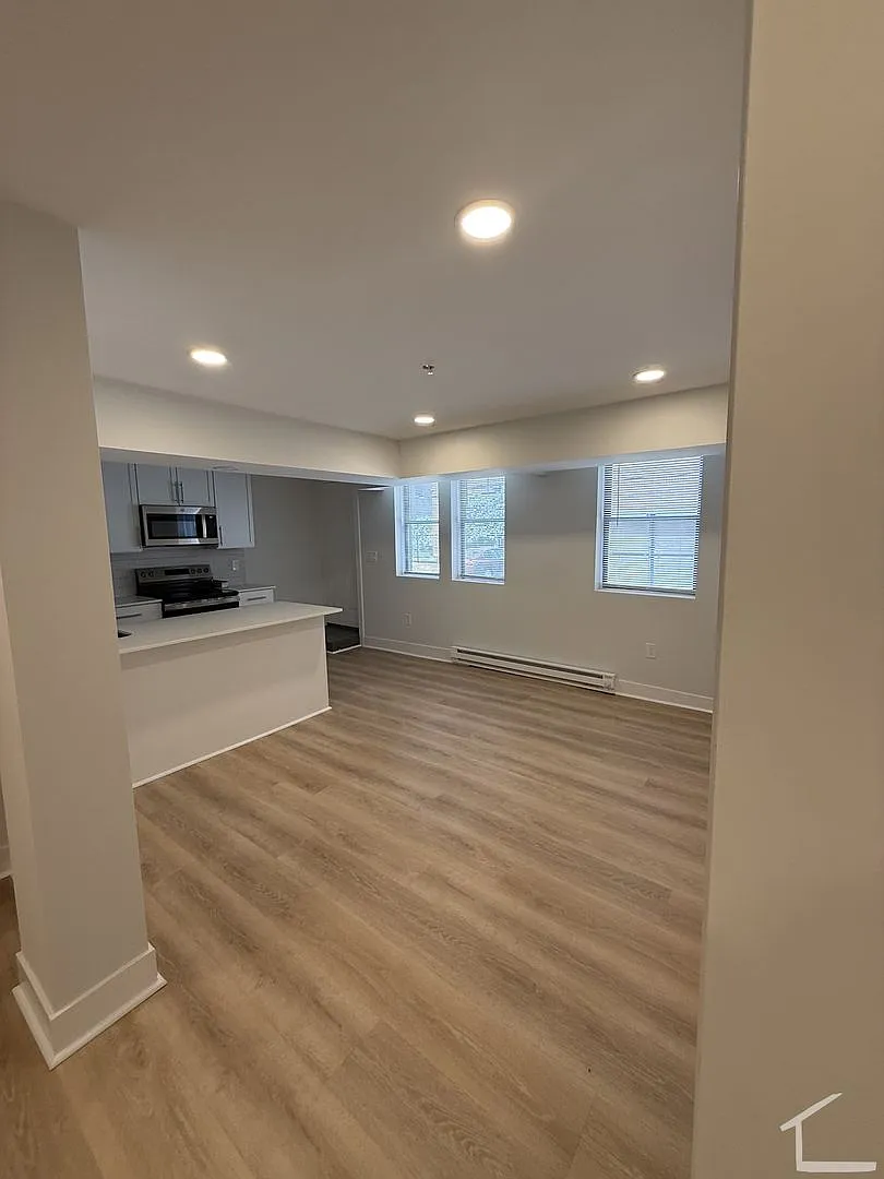 Check out this renovated 1.5 bed In Fenway! — Photo 1