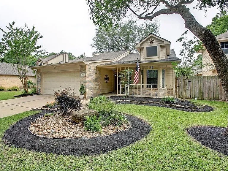 3515 Meadowcrest Ln — Photo 2