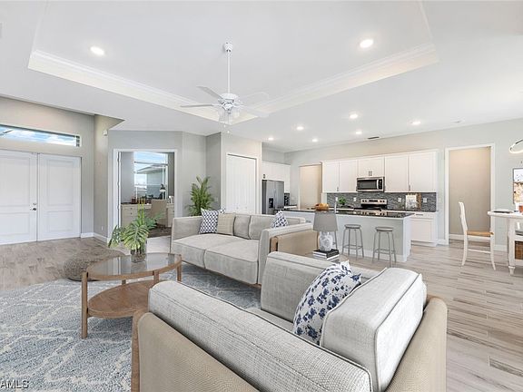 4th image of 320 NE 7th Terrace Cpe