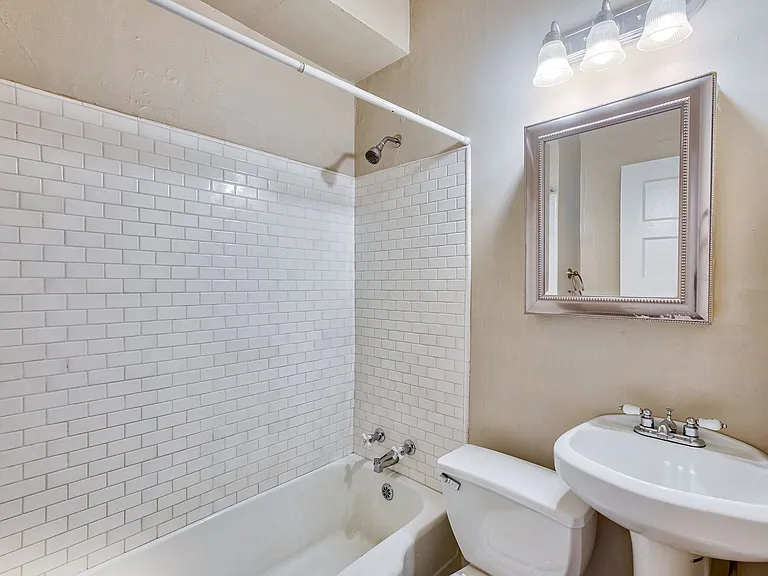 212 N G St — Photo 20