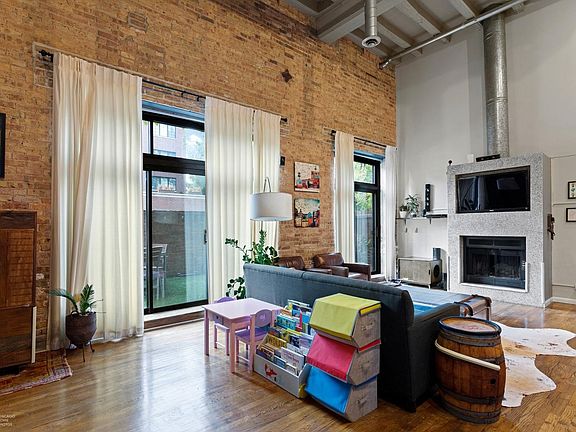 4th image of 2525 N Sheffield Ave APT 1B