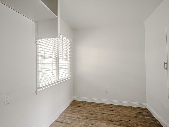 4th image of 4115 E 1st St #4119