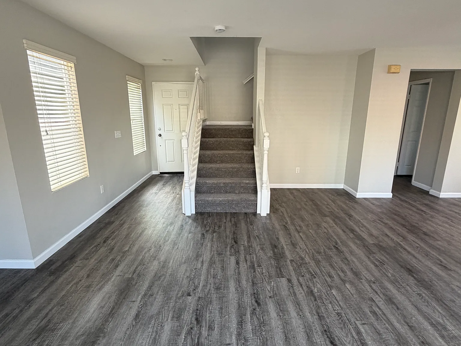 3 bed, 2.5 bath, 1630 sqft, $4,000 — Photo 3