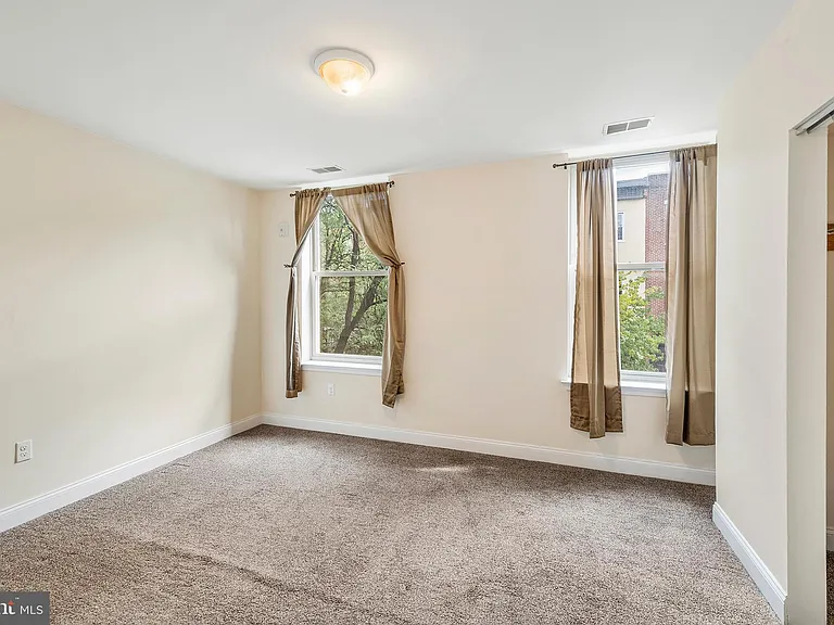 1933 Christian St #24 — Photo 4