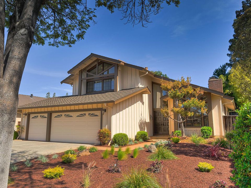 1062 MOUNTAIN SHADOWS ROAD