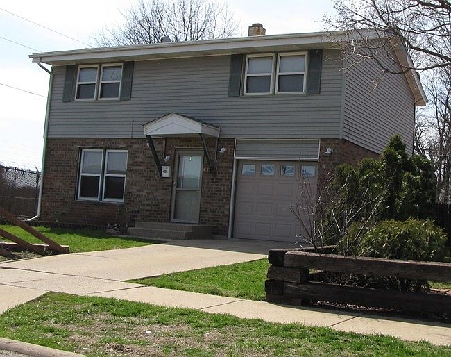 2nd image of 2307 Lucille St