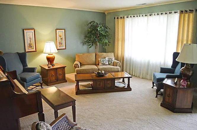 2916 E Eastridge Dr — Photo 2