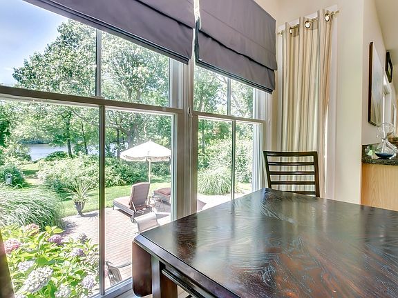 5th image of 8 Mill Pond Ln