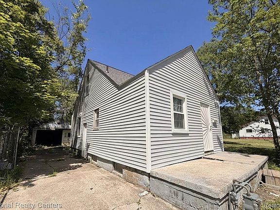 4th image of 14821 Cedargrove St