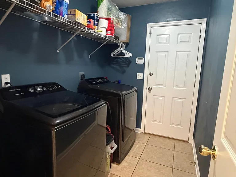 933 Splendor Rd — Photo 5