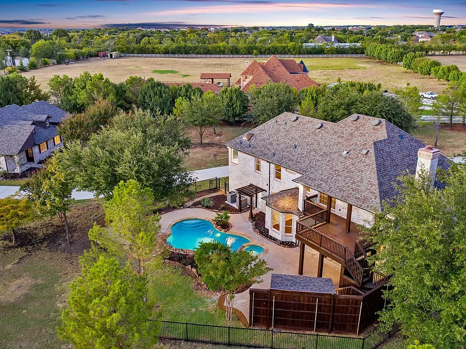 8285 Falcon Ct