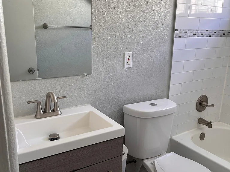 1350 Kingston St #6 — Photo 10