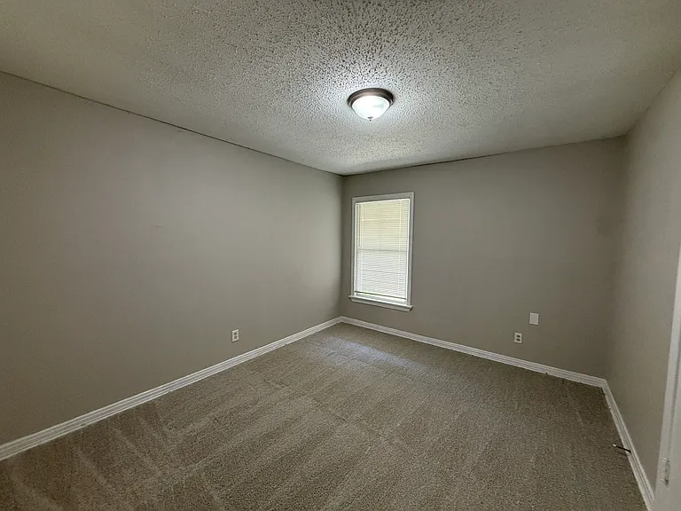 1912 Williams Dr — Photo 15