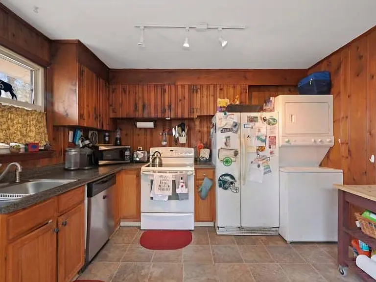 106 Pine Blvd — Photo 8
