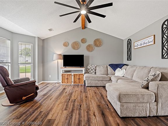 4th image of 1021 Opal Dr