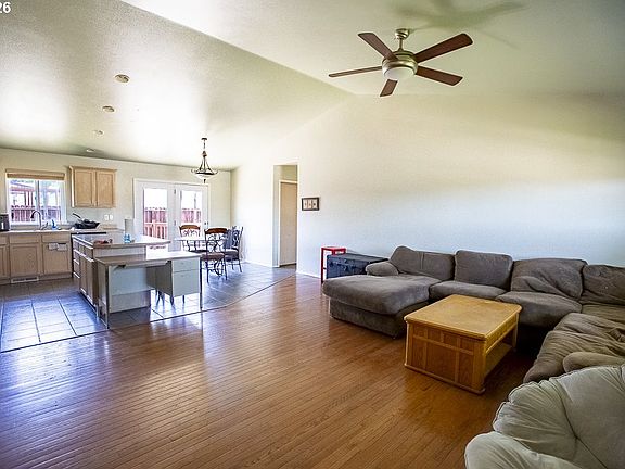 2nd image of 114 18th St