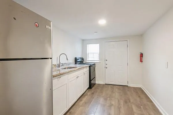 1 bed, 1.0 bath, 350 sqft, $1,000 — Photo 4
