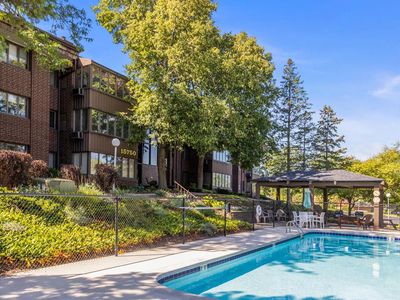 N84W15750 Ridge ROAD #106, Menomonee Falls, WI, 53051