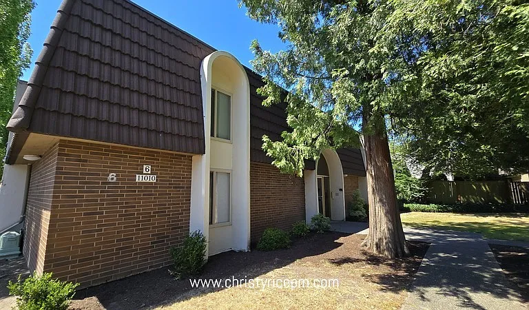11010 NE 68th St #627 — Photo 14