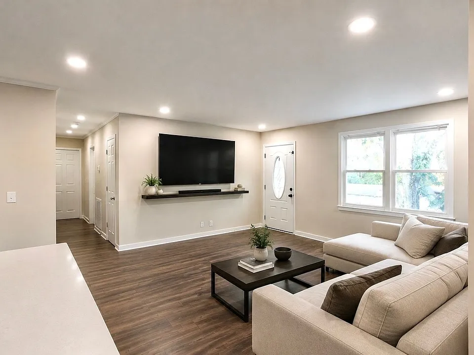 114 Woodridge Dr